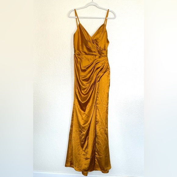 NWT MAC DUGGAL SATIN SLEEVELESS FAUX WRAP RUCHED GOWN Sz. 4 - Picture 5 of 10